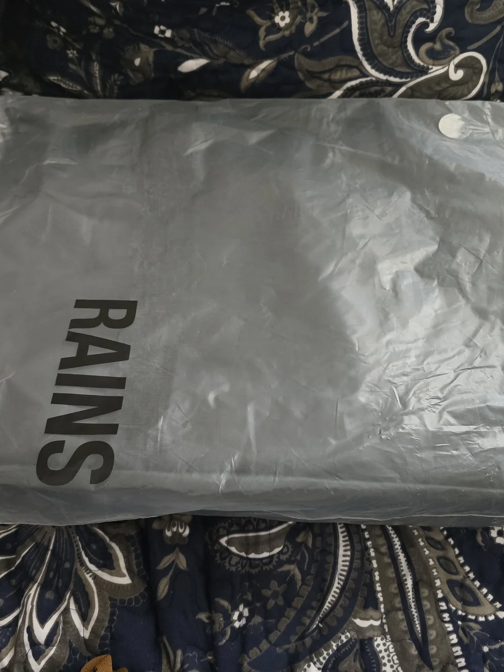 Rains Black Hilo Weekend Bag Small - NWT